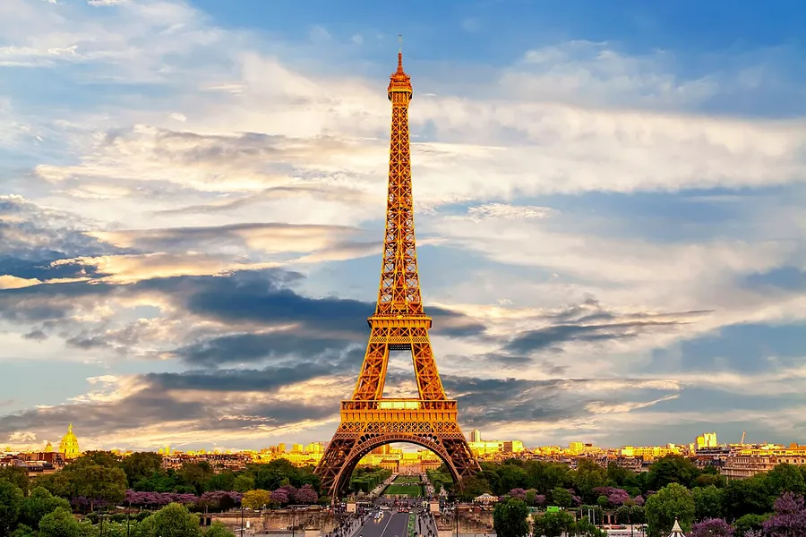 Eiffel Tower in Paris representing travel to the Schengen Area